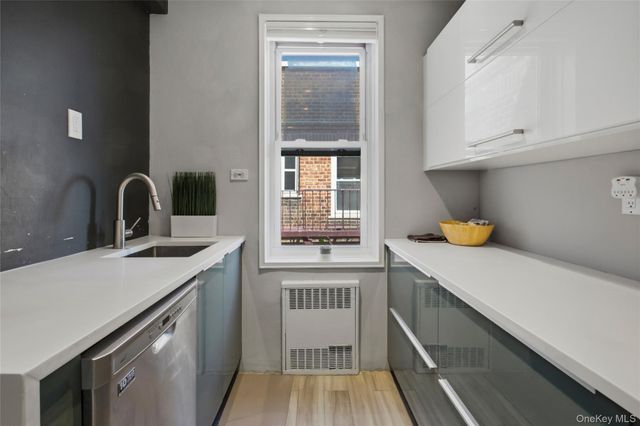 101 Old Mamaroneck Road 3D4, White Plains, NY 10605