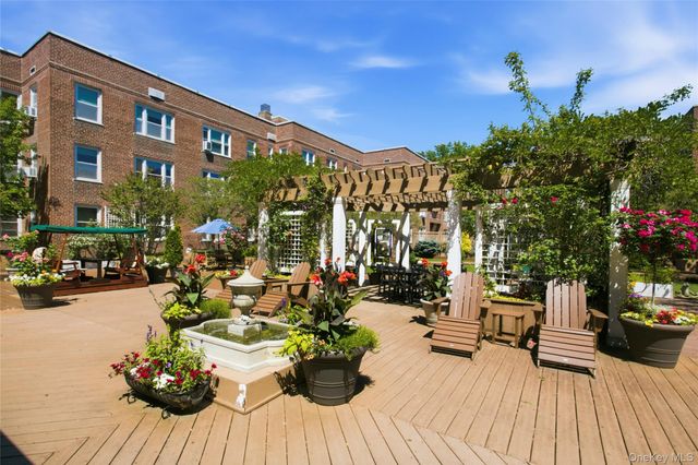 101 Old Mamaroneck Road 3D4, White Plains, NY 10605