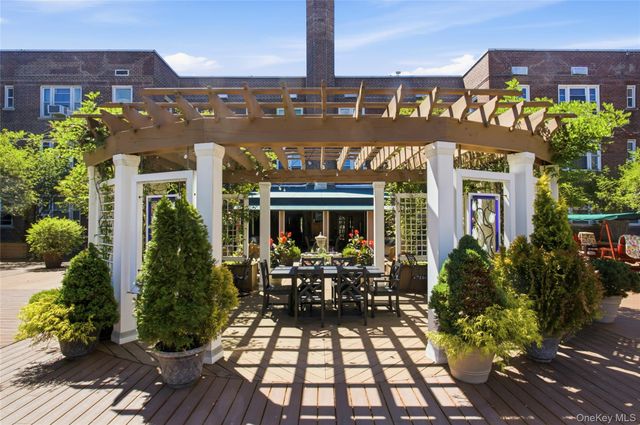 101 Old Mamaroneck Road 3D4, White Plains, NY 10605