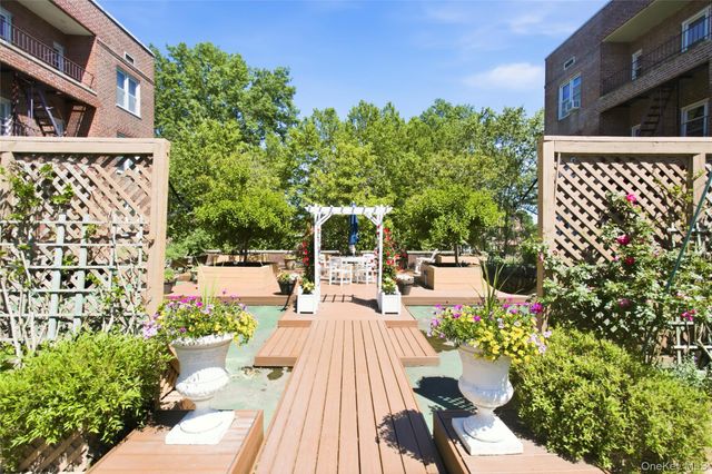 101 Old Mamaroneck Road 3D4, White Plains, NY 10605