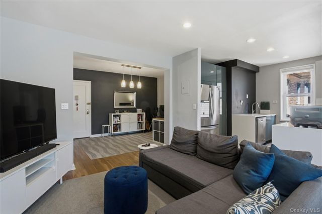 101 Old Mamaroneck Road 3D4, White Plains, NY 10605