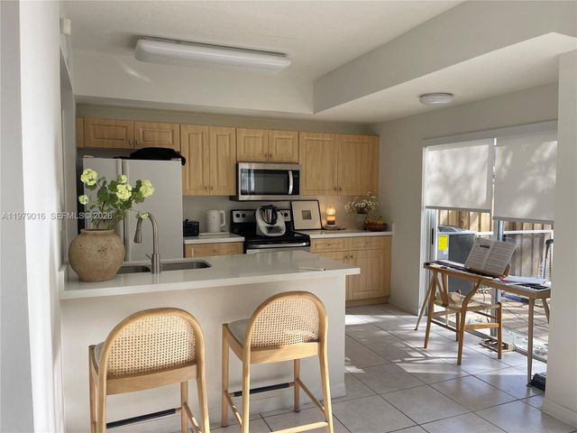 10160 SW 88th St 201, Miami, FL 33176