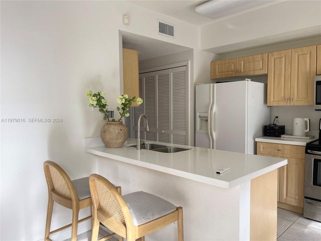 10160 SW 88th St 201, Miami, FL 33176