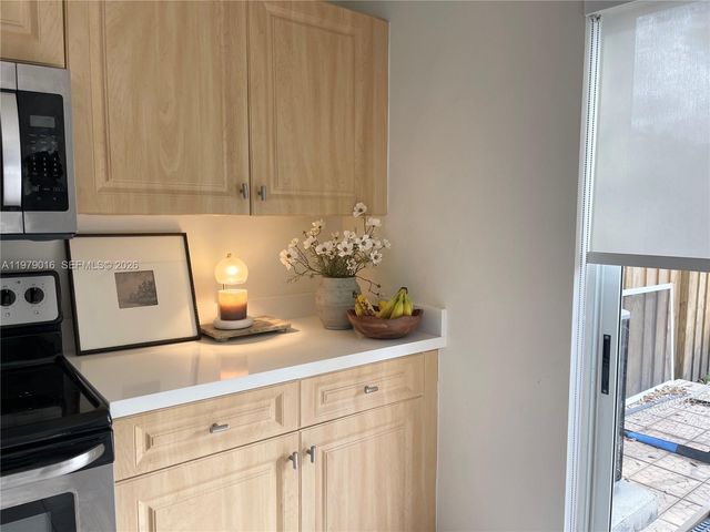 10160 SW 88th St 201, Miami, FL 33176