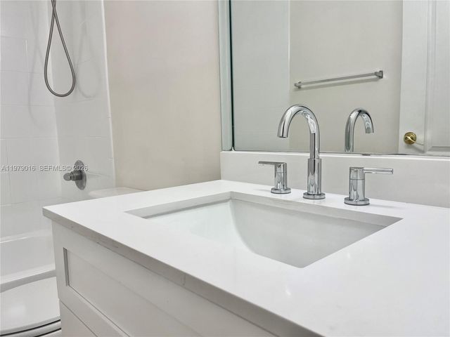 10160 SW 88th St 201, Miami, FL 33176