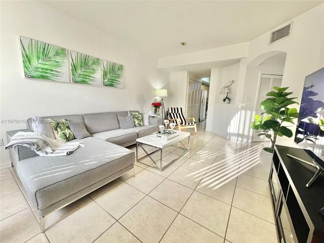 10160 SW 88th St 201, Miami, FL 33176