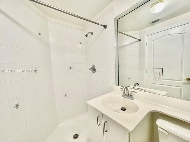 10160 SW 88th St 201, Miami, FL 33176