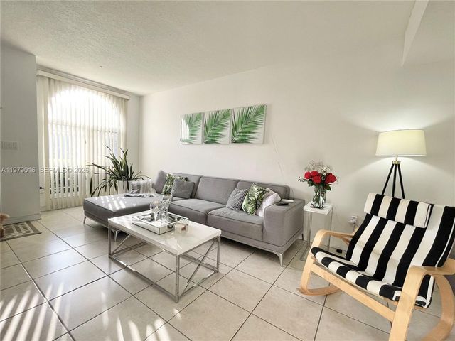 10160 SW 88th St 201, Miami, FL 33176