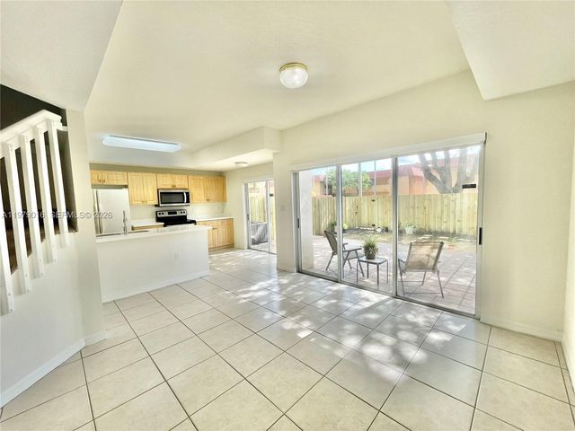10160 SW 88th St 201, Miami, FL 33176