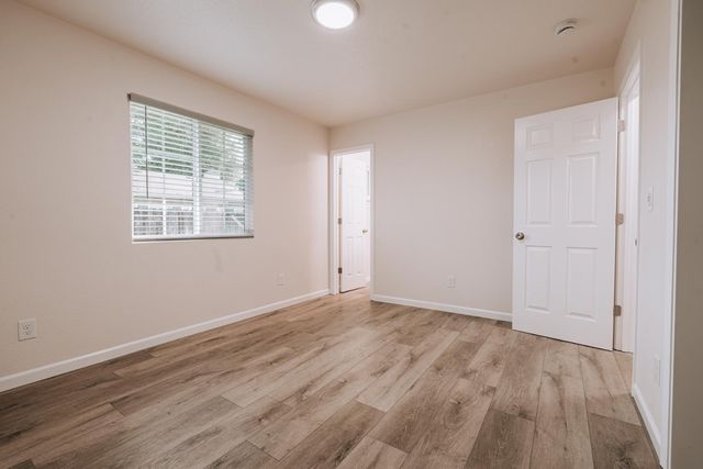 1070 5th St, Turlock, CA 95380