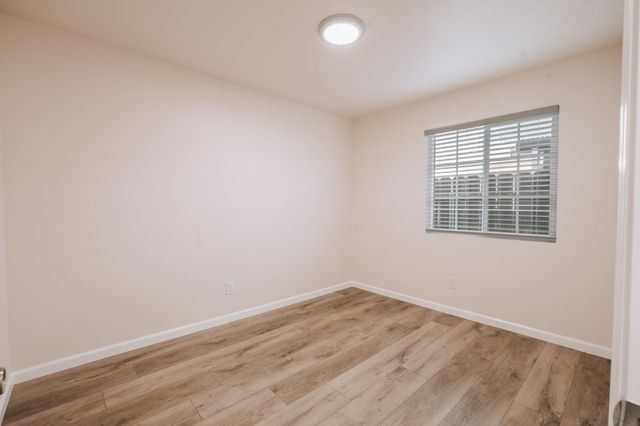 1070 5th St, Turlock, CA 95380