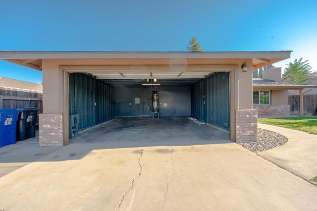 1070 5th St, Turlock, CA 95380