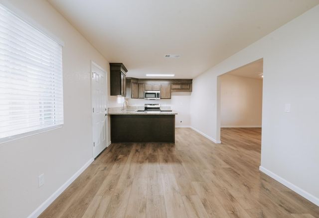 1070 5th St, Turlock, CA 95380