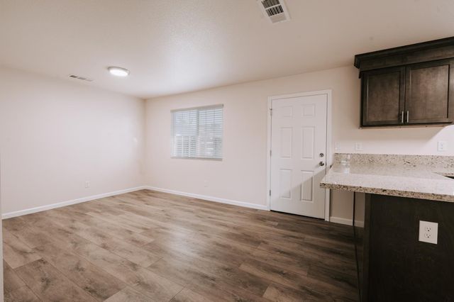 1070 5th St, Turlock, CA 95380