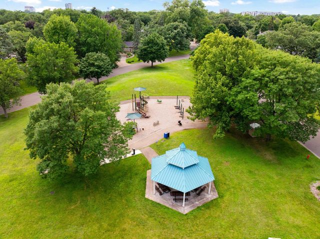 6718 Lakeview Avenue, Richfield, MN 55423