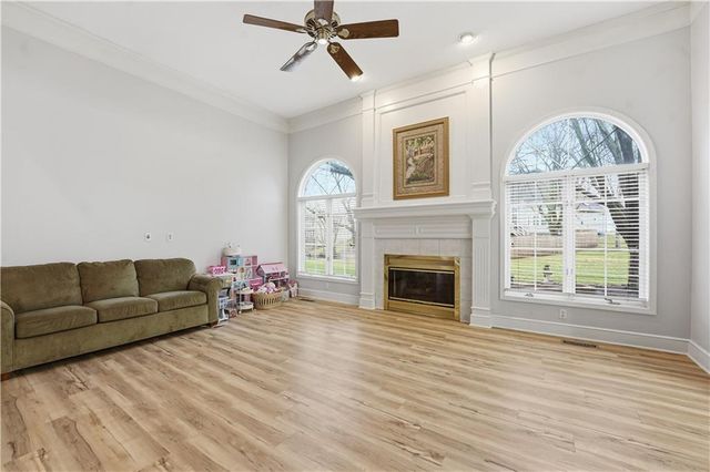 6124 N Elmwood Court, Kansas City, MO 64119