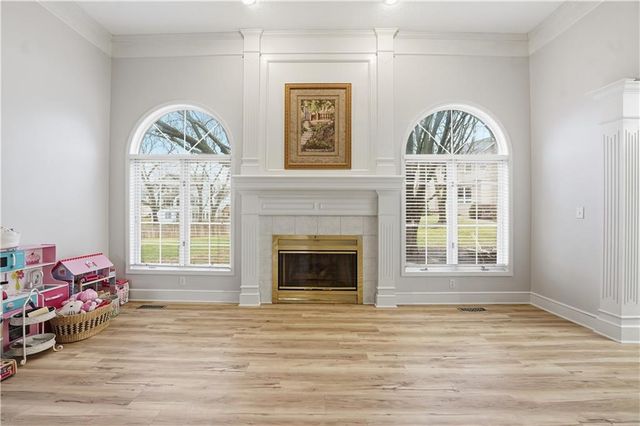 6124 N Elmwood Court, Kansas City, MO 64119