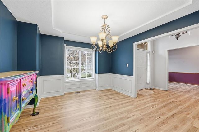 6124 N Elmwood Court, Kansas City, MO 64119