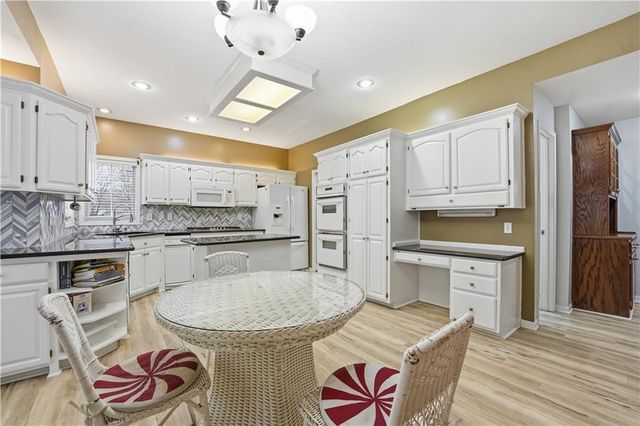 6124 N Elmwood Court, Kansas City, MO 64119