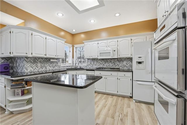 6124 N Elmwood Court, Kansas City, MO 64119