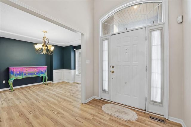 6124 N Elmwood Court, Kansas City, MO 64119