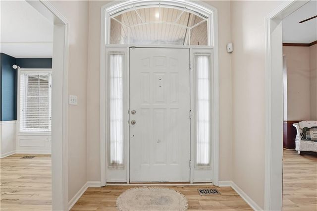 6124 N Elmwood Court, Kansas City, MO 64119