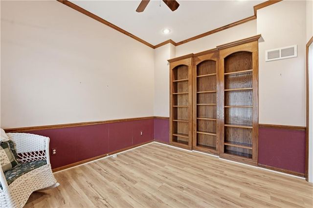 6124 N Elmwood Court, Kansas City, MO 64119