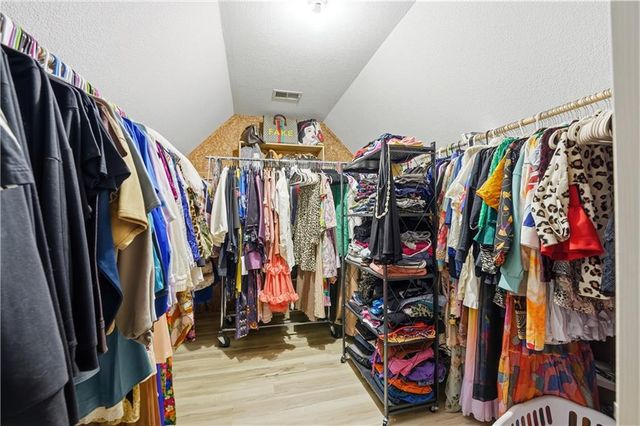 6124 N Elmwood Court, Kansas City, MO 64119