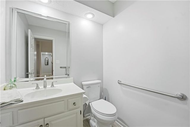 6124 N Elmwood Court, Kansas City, MO 64119