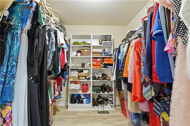 6124 N Elmwood Court, Kansas City, MO 64119