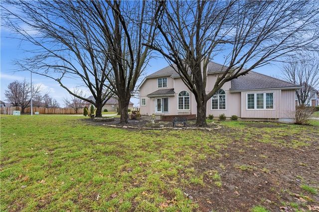 6124 N Elmwood Court, Kansas City, MO 64119