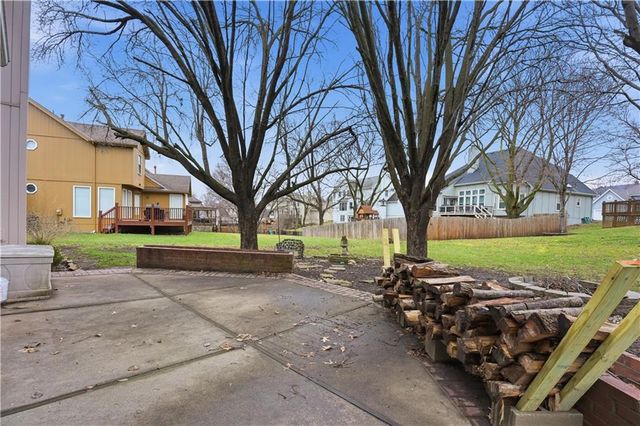 6124 N Elmwood Court, Kansas City, MO 64119