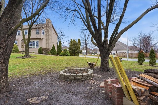 6124 N Elmwood Court, Kansas City, MO 64119