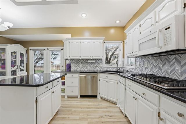 6124 N Elmwood Court, Kansas City, MO 64119