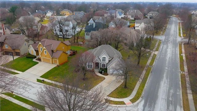 6124 N Elmwood Court, Kansas City, MO 64119