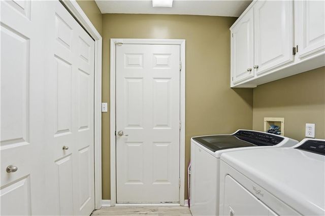 6124 N Elmwood Court, Kansas City, MO 64119