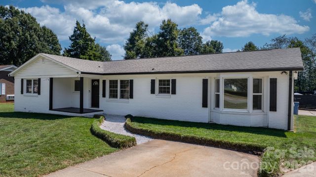 5795 Valley Field Road, Hickory, NC 28602