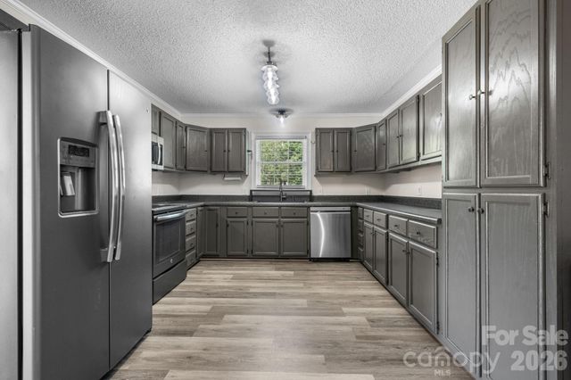 5795 Valley Field Road, Hickory, NC 28602
