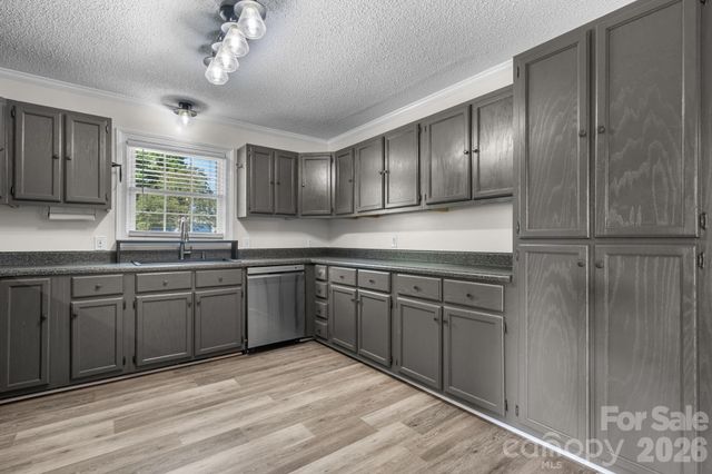 5795 Valley Field Road, Hickory, NC 28602