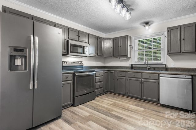 5795 Valley Field Road, Hickory, NC 28602