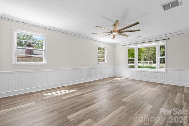 5795 Valley Field Road, Hickory, NC 28602