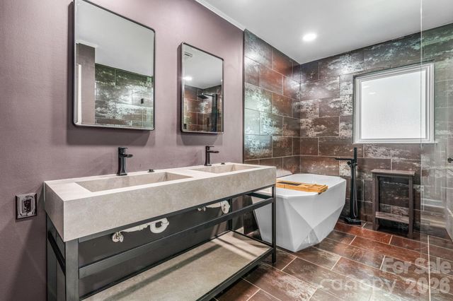 5795 Valley Field Road, Hickory, NC 28602