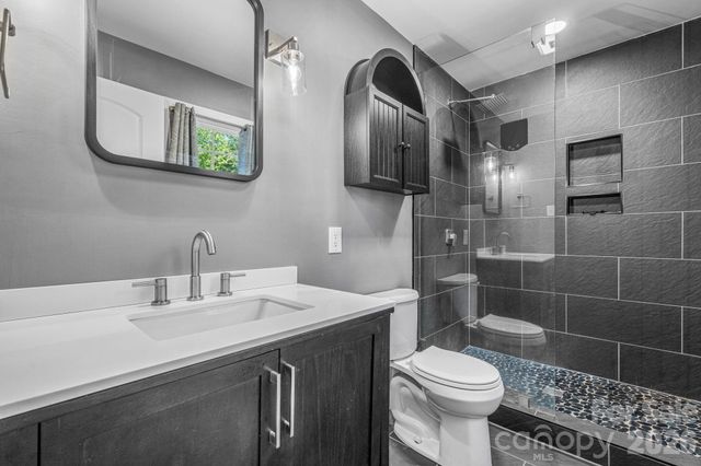 5795 Valley Field Road, Hickory, NC 28602