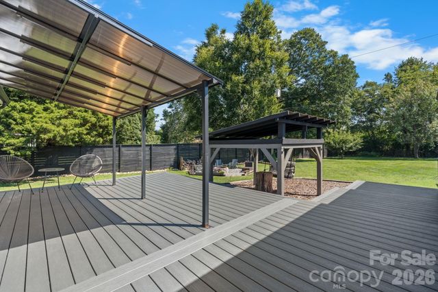 5795 Valley Field Road, Hickory, NC 28602