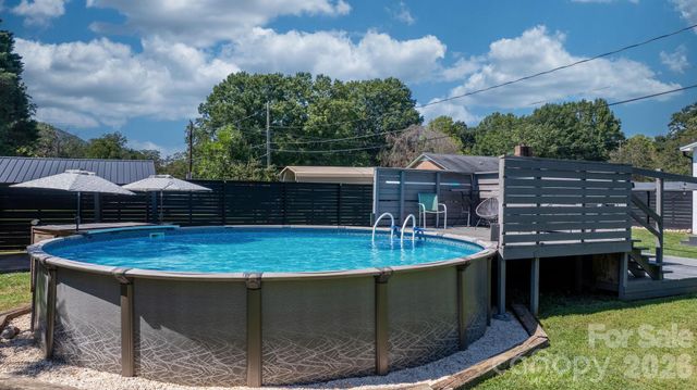 5795 Valley Field Road, Hickory, NC 28602