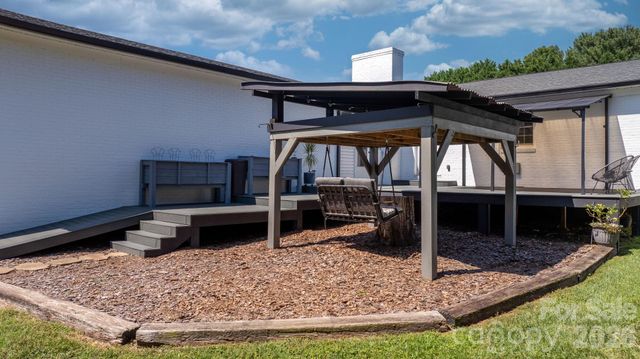 5795 Valley Field Road, Hickory, NC 28602