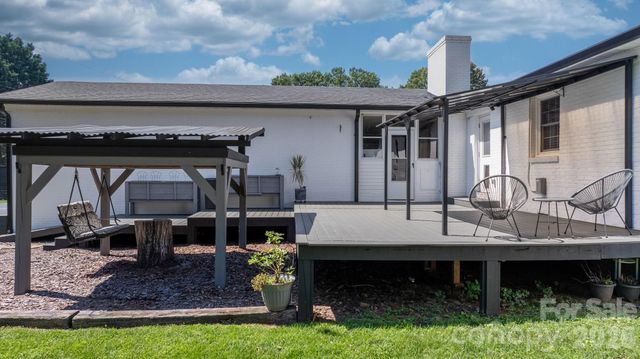 5795 Valley Field Road, Hickory, NC 28602