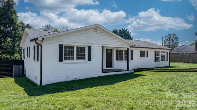 5795 Valley Field Road, Hickory, NC 28602