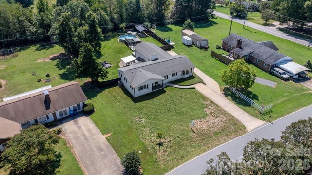 5795 Valley Field Road, Hickory, NC 28602