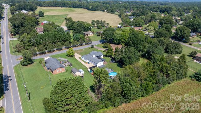 5795 Valley Field Road, Hickory, NC 28602